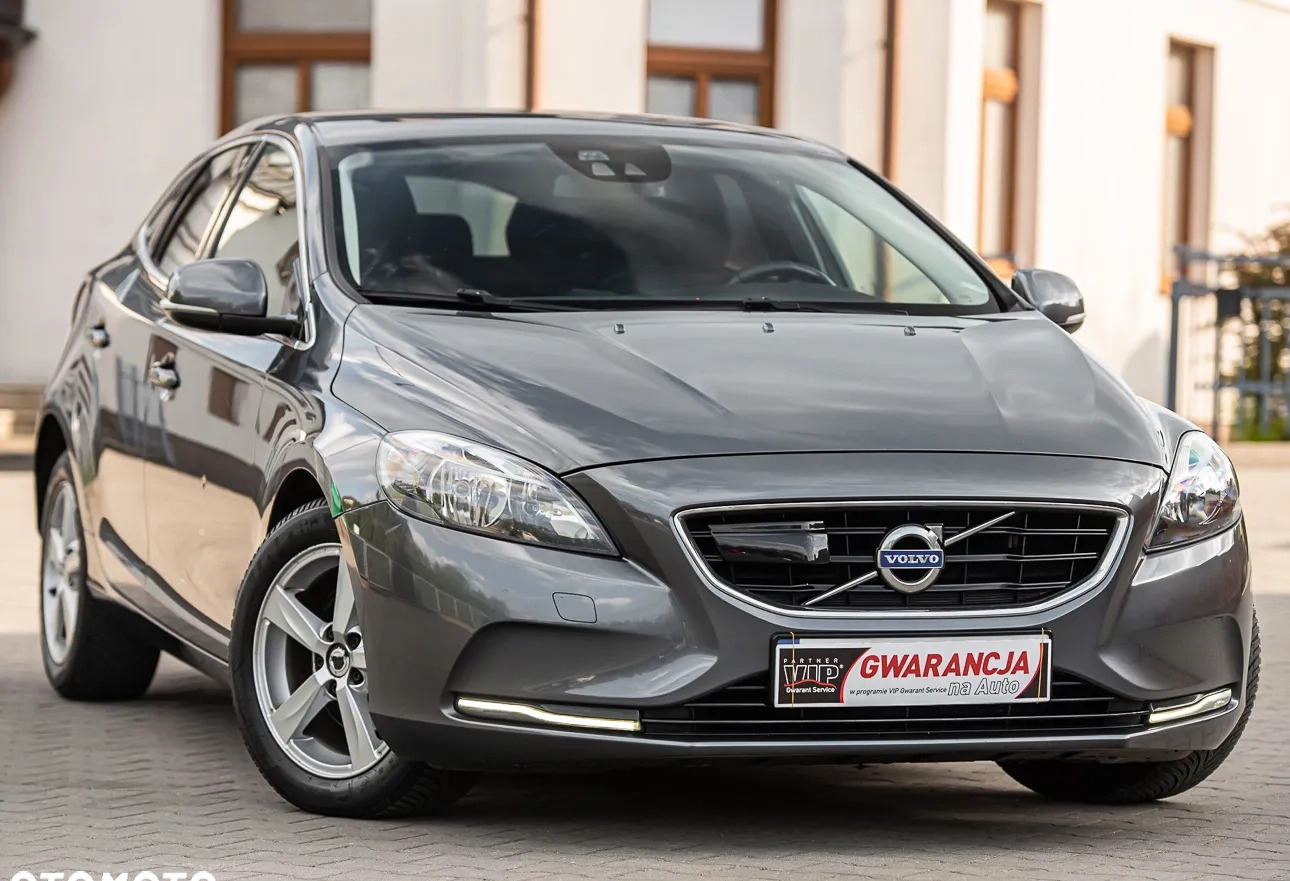 Volvo V40 cena 36900 przebieg: 233244, rok produkcji 2013 z Szczucin małe 436